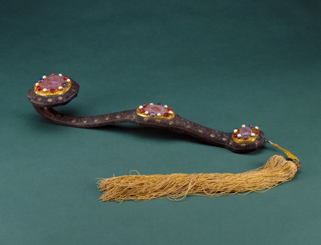 图片[1]-Red sandalwood handle, gold tile inlaid with gemstones, Ruyi-China Archive